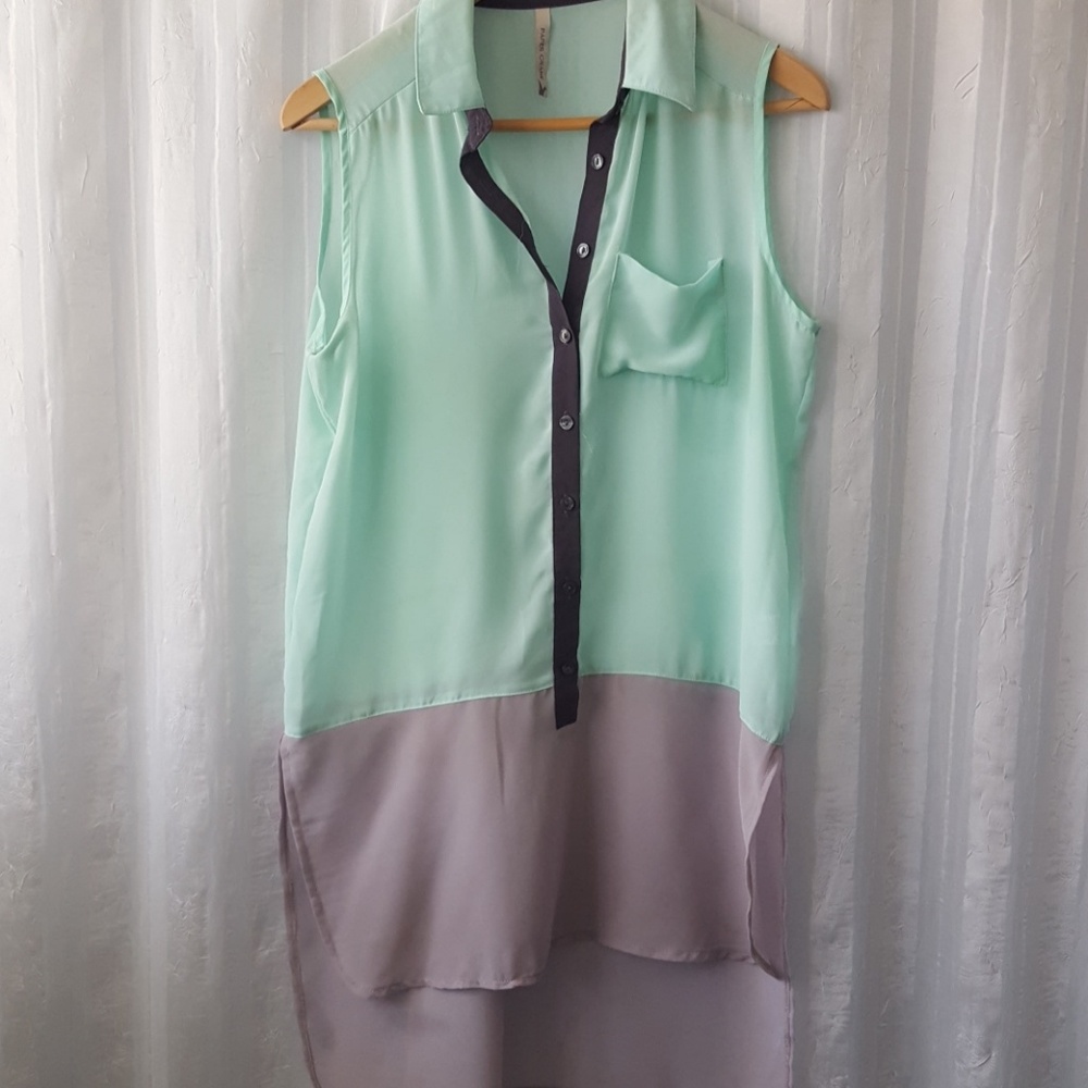 Sleeveless tunic