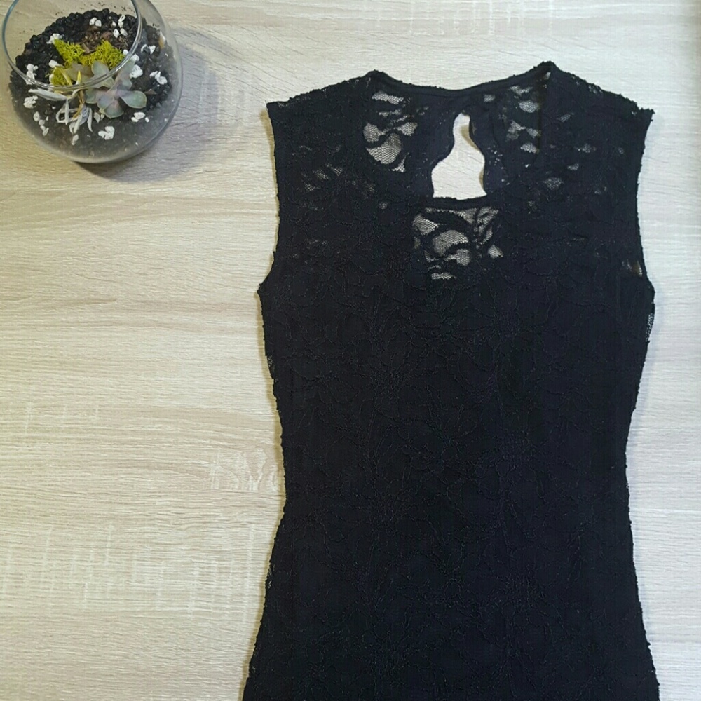 Black lace bodycon dress