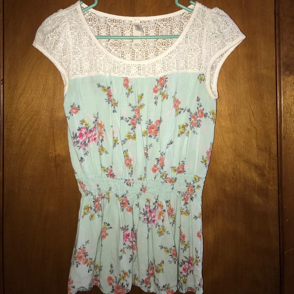 Fitted floral and lace top