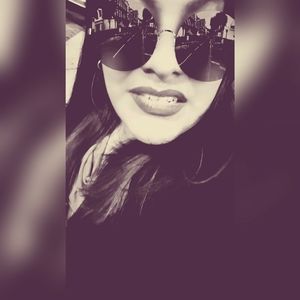 Meet your Posher, Yanira