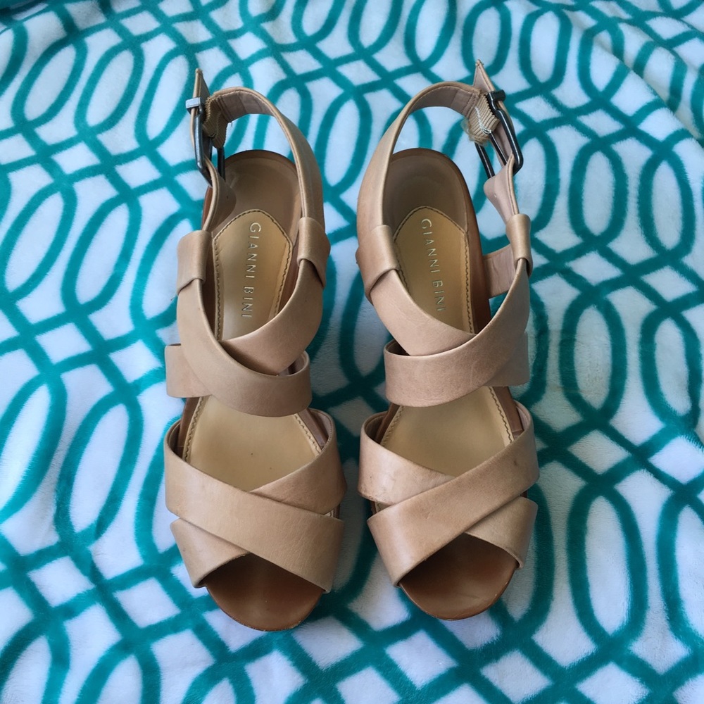 GIANNi BINI Tan Criss Cross Wedge Heels