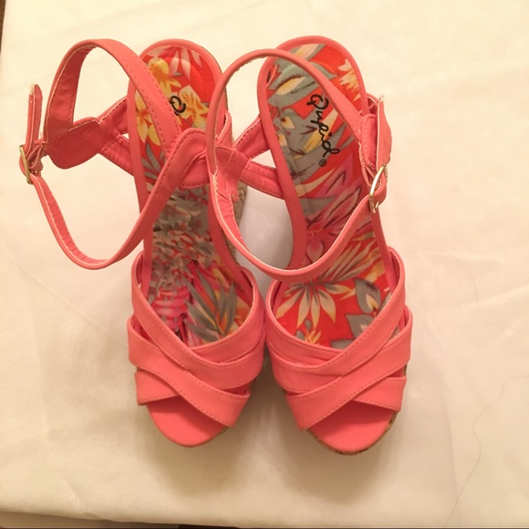 Summer Fun Sandals - Picture 2 of 4