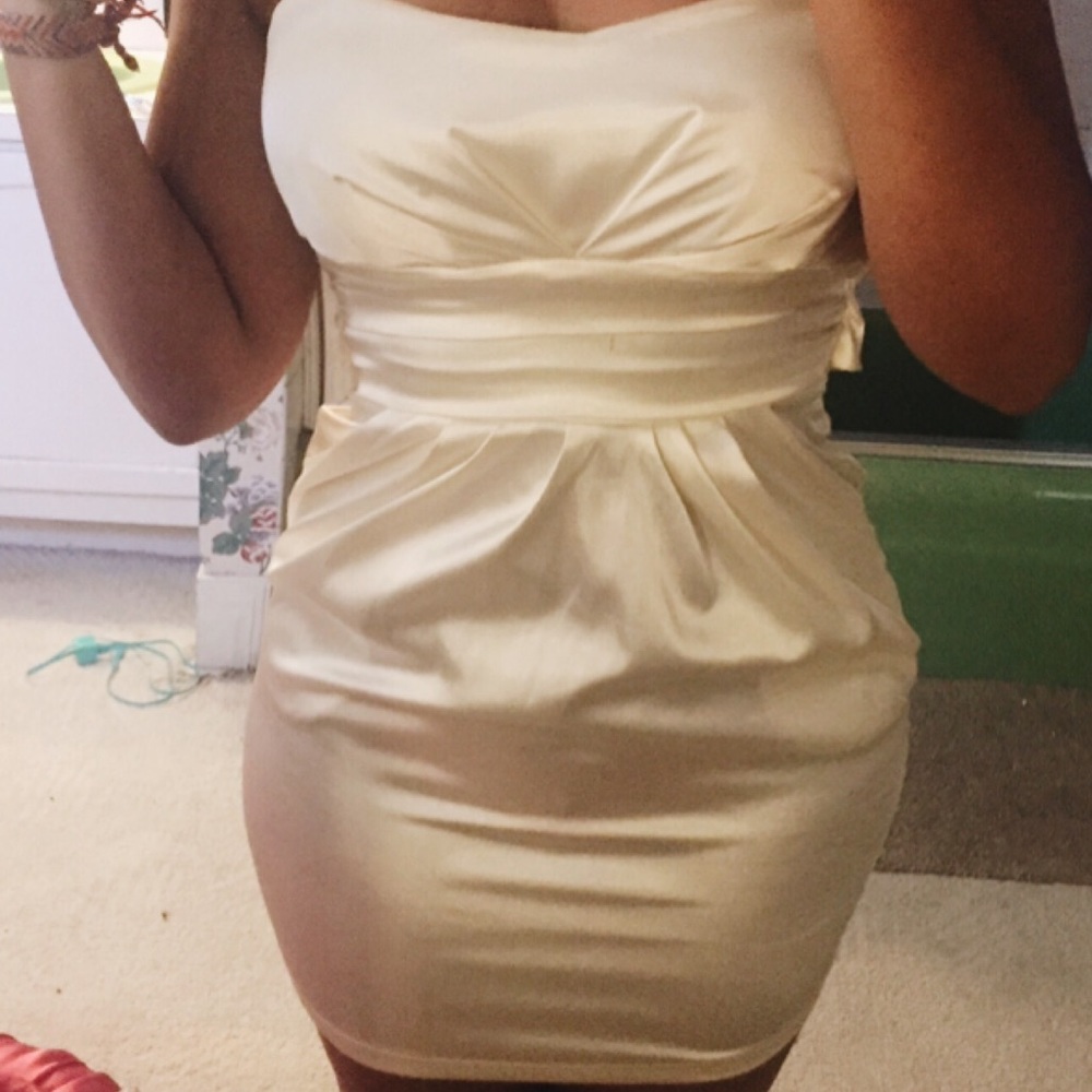 Cream colored strapless dress with pockets