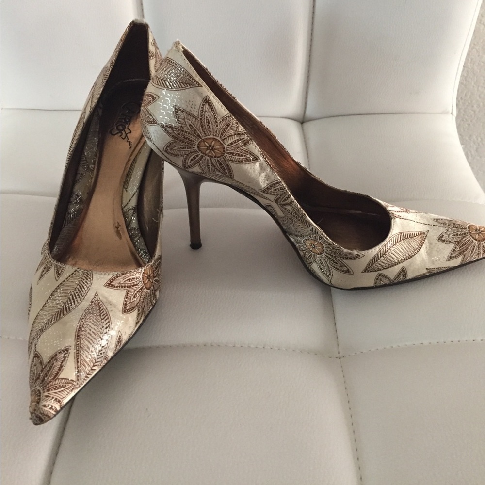 Carlos Santana pumps