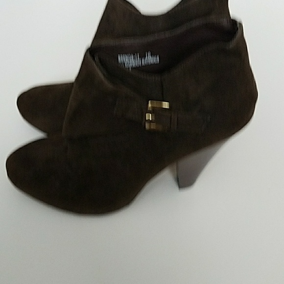 BROWN ANKLE BOOTS - Picture 2 of 4
