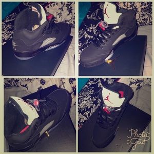 Black retro 5 Jordan's