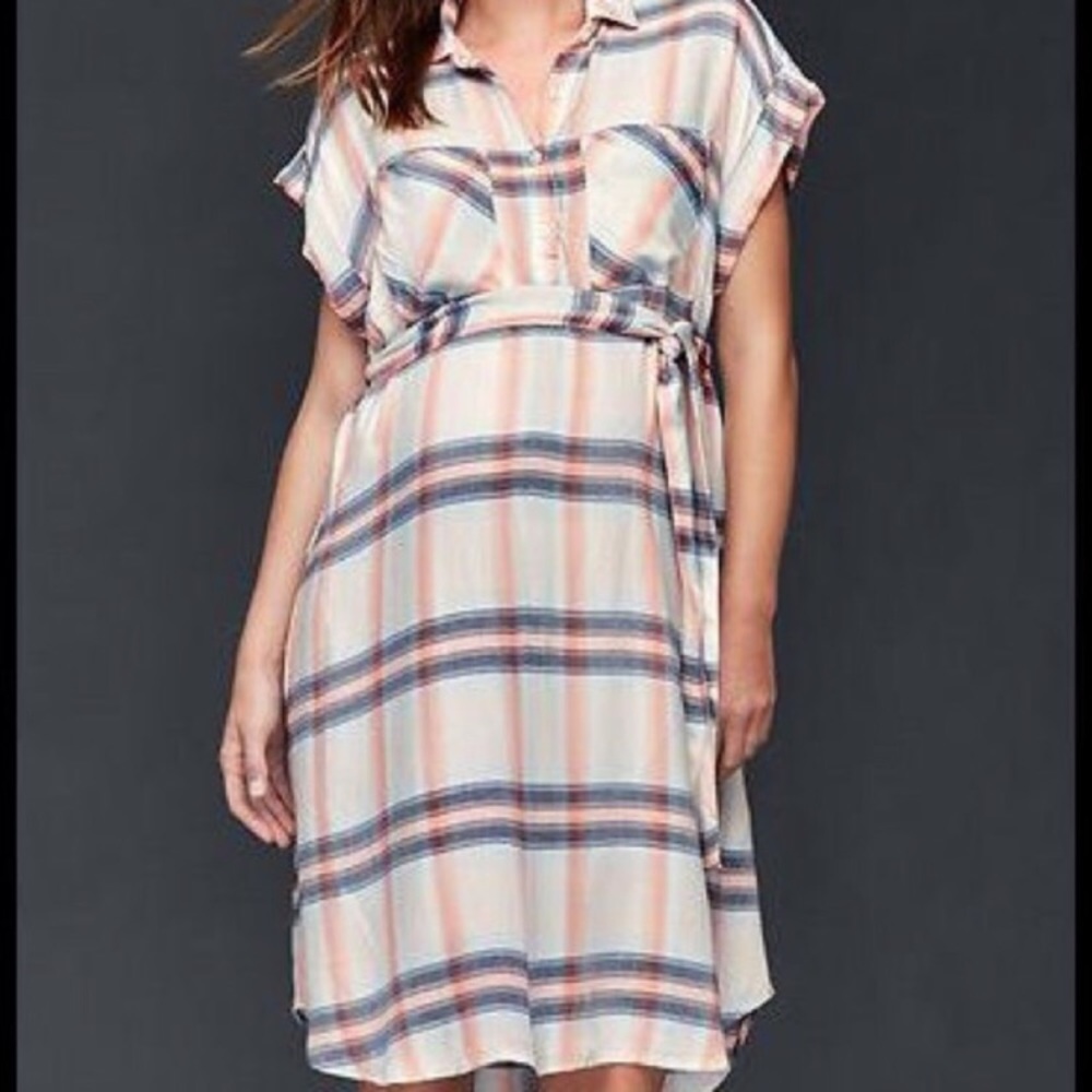 Super cute GAP maternity dress