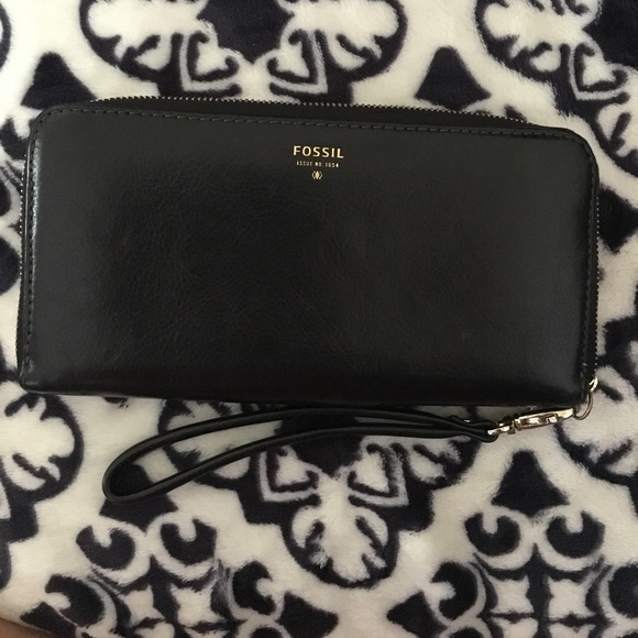 Black Clutch Wallet from Fossil - Picture 6 of 9