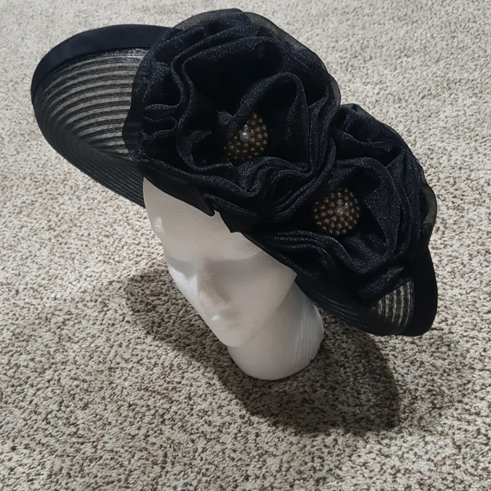 Soft Black double rose, Pearl center