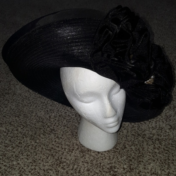 Soft Black double rose, Pearl center
