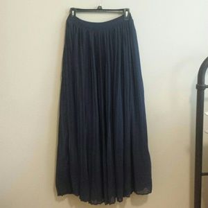 LC Lauren Conrad Navy Pleated Maxi EUC