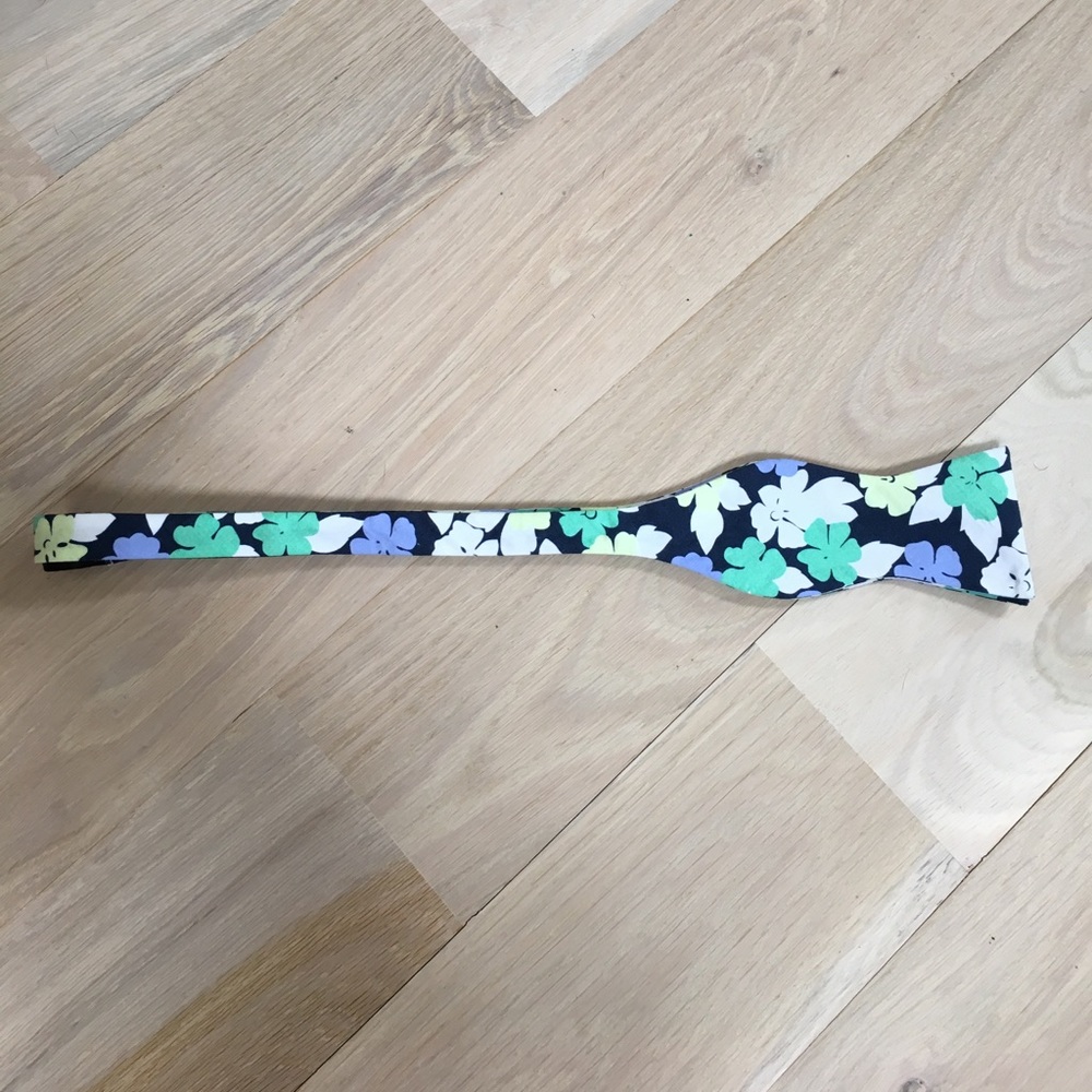 Izod Floral Bow tie