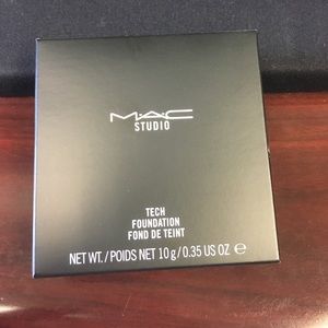 MAC studio tech foundation nw48 - NIB