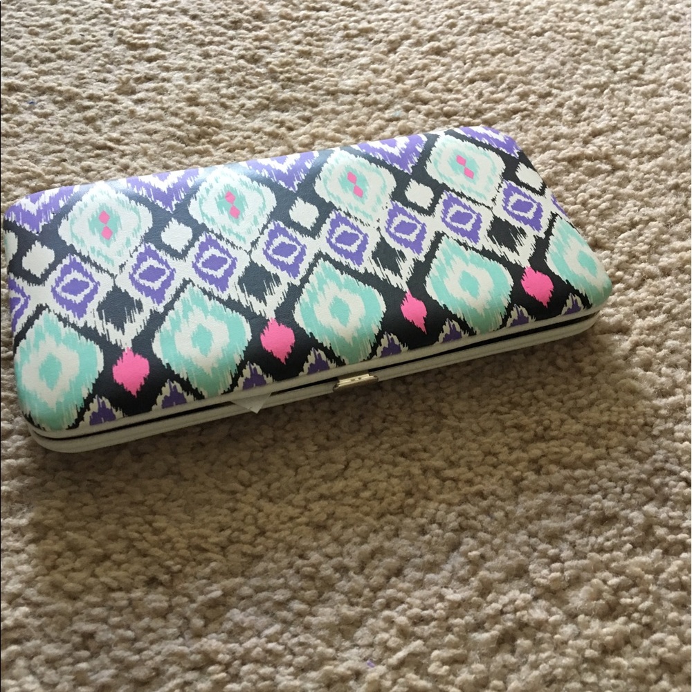 Wallet brand new from Rue 21 has tag on it