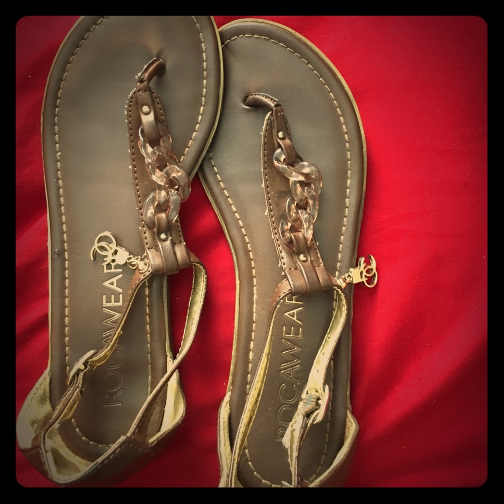 Used fashionable sandals
