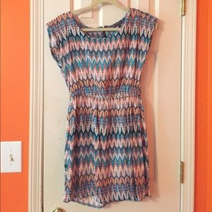 Short sleeve dress with design