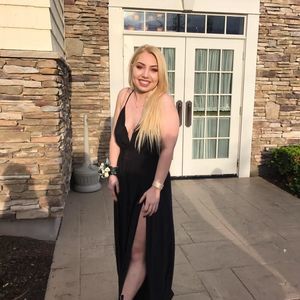 Meet your Posher, Claudia