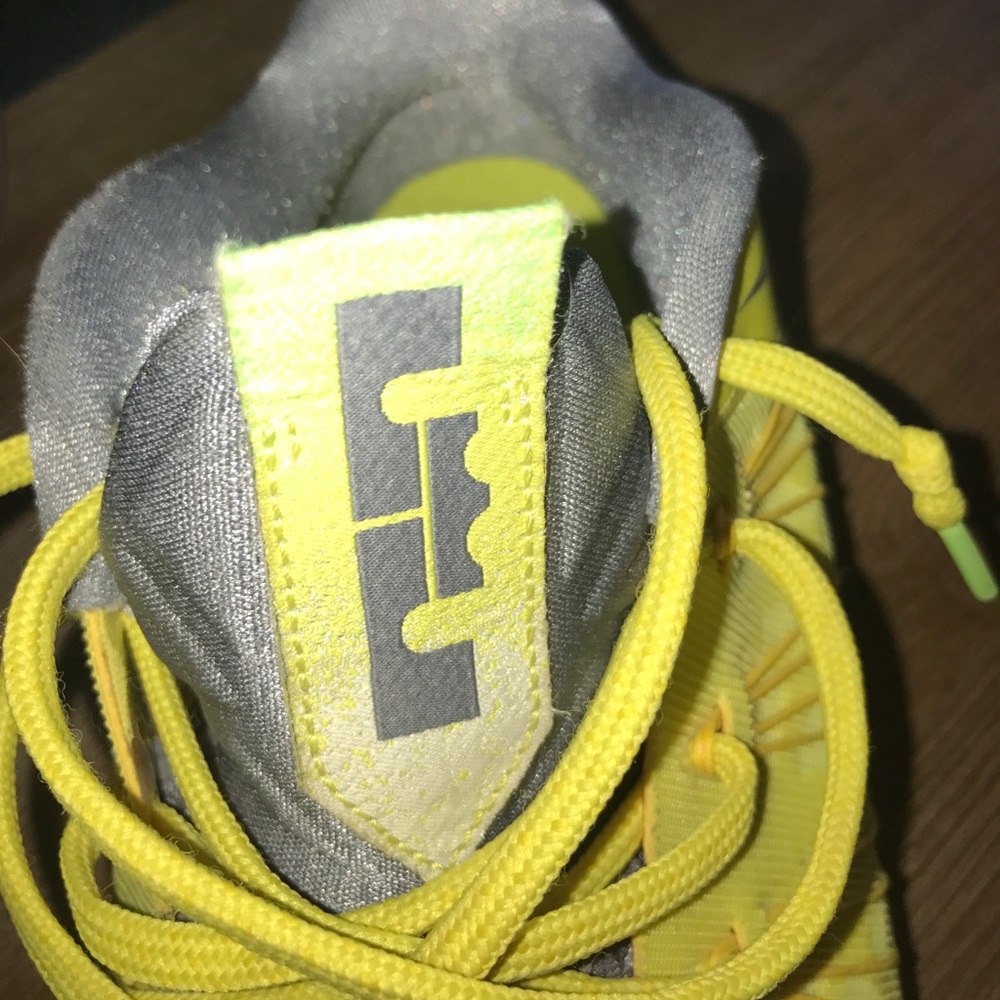 Lebron 10 lows size 12 - Picture 2 of 4