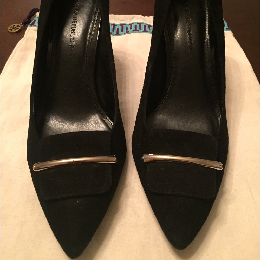Banana Republic black suede pumps