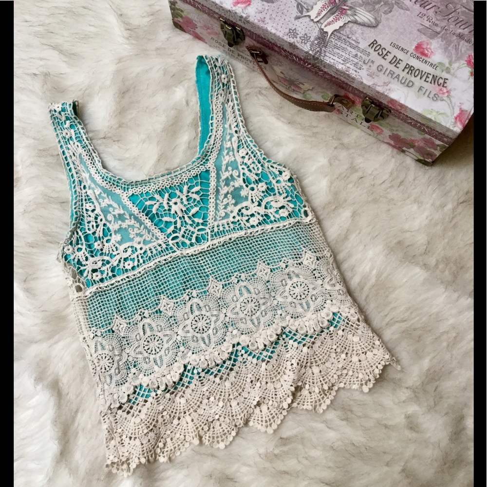 Crop Top✨ - Picture 2 of 3