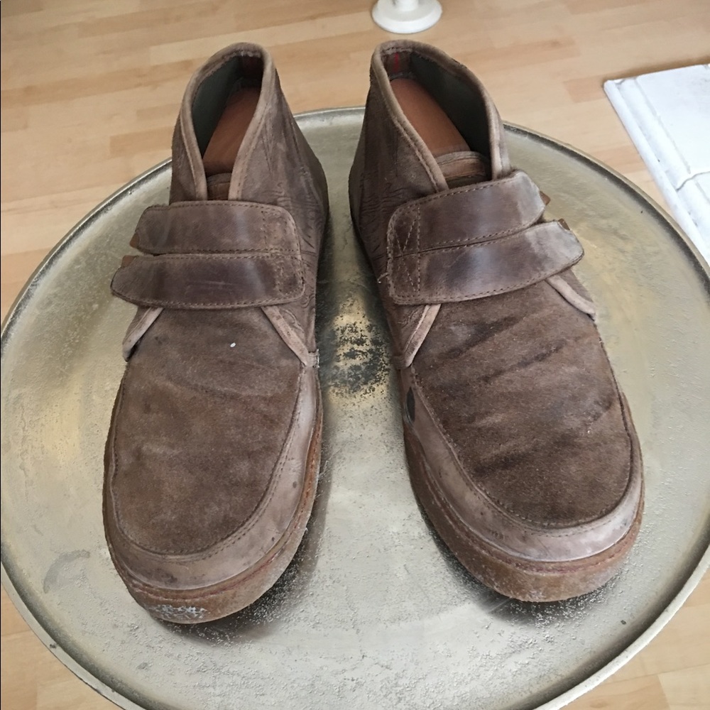 Olukai Chukka boot with 2 Velcro straps!