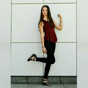 Meet your Posher, Caitlin