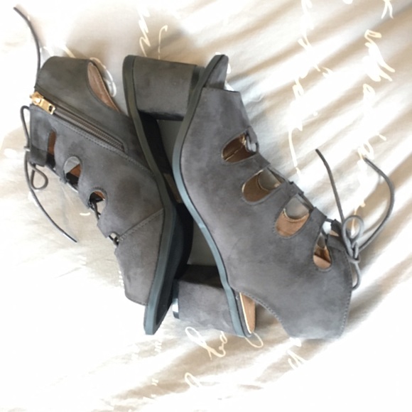 NEW Bella Marie Gladiator Style Bootie Sandals - Picture 3 of 7