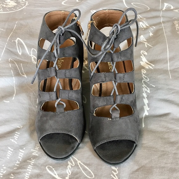 NEW Bella Marie Gladiator Style Bootie Sandals - Picture 2 of 7