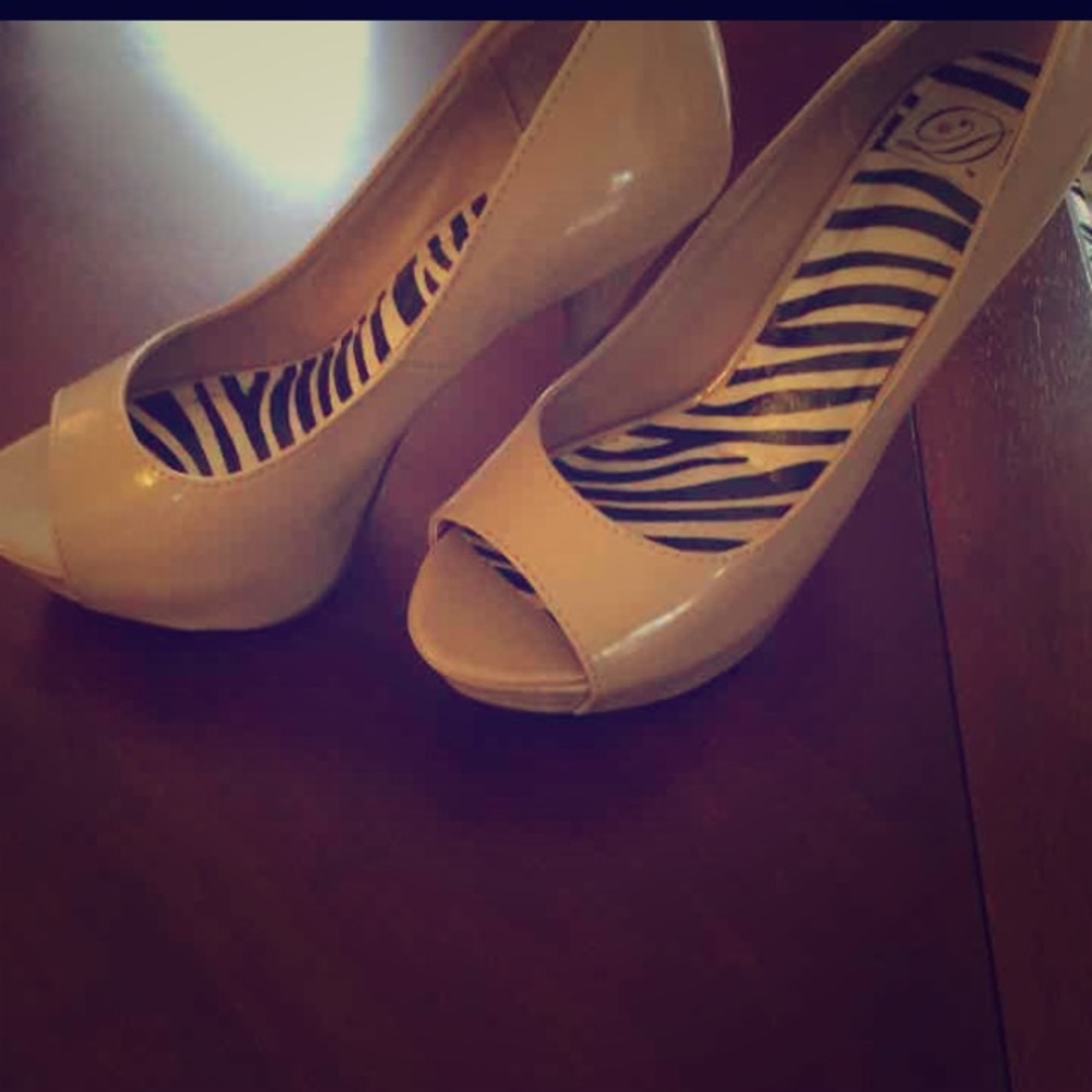 Open toe taupe heels 👠