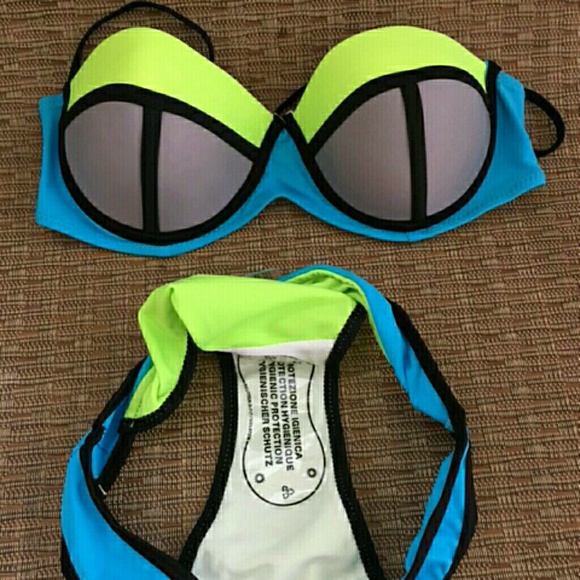 Colorful two pieces bikini set swimsuit - Picture 3 of 3