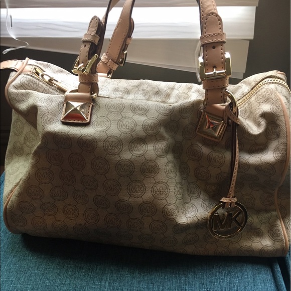 Michael Kors Handbags - Michael Kors Duffle