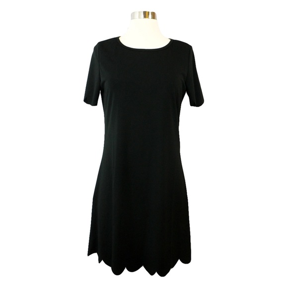 ❗️Black Short Sleeve Scallops Shift Dress - Picture 4 of 7