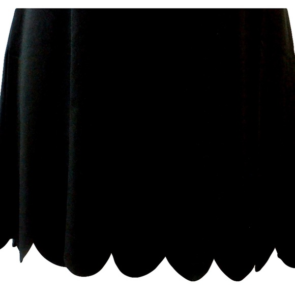 ❗️Black Short Sleeve Scallops Shift Dress - Picture 7 of 7