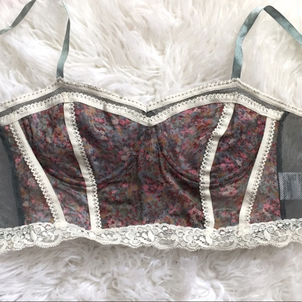 NWOT! UO Cropped Floral & Lace Bustier - Picture 3 of 7