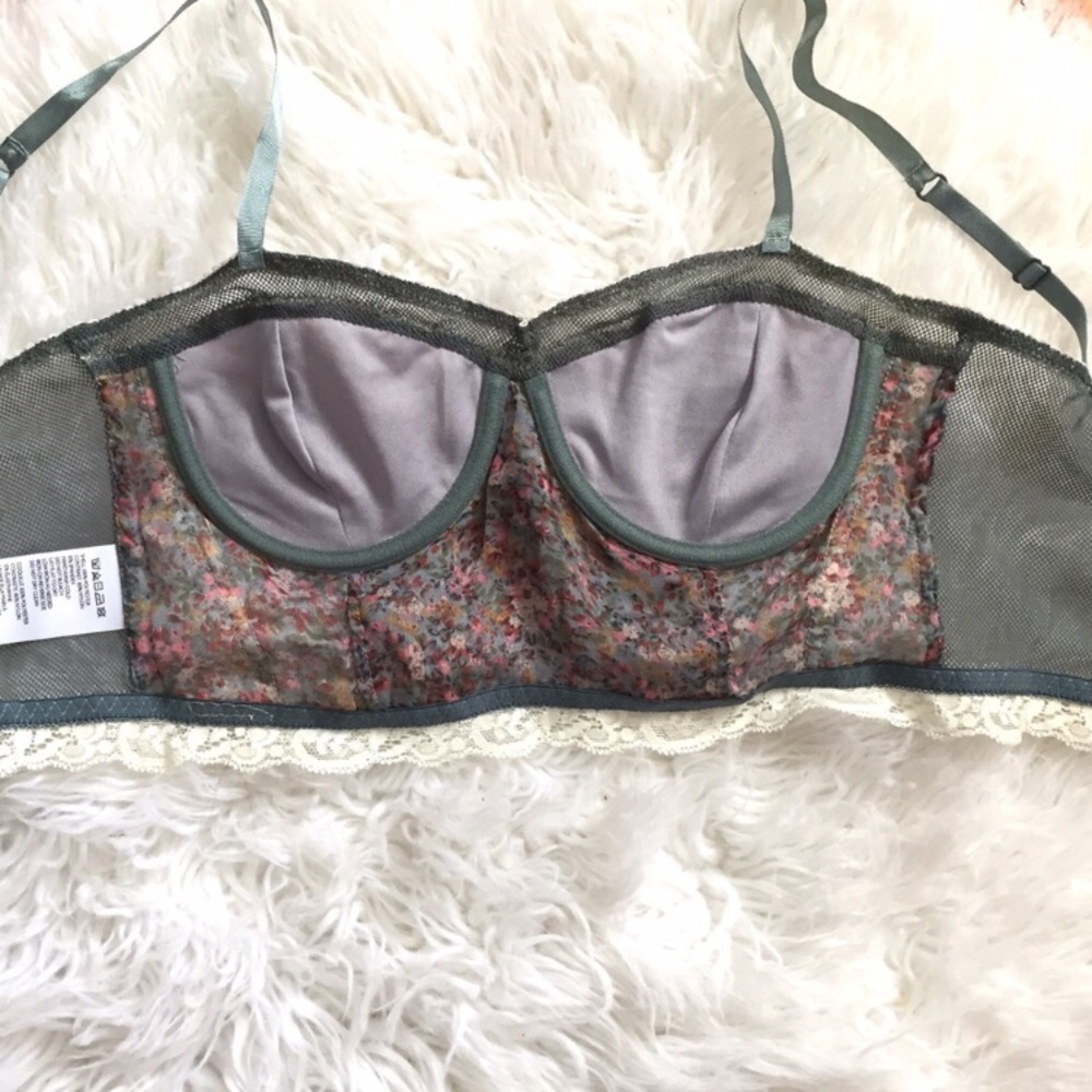 NWOT! UO Cropped Floral & Lace Bustier - Picture 4 of 7