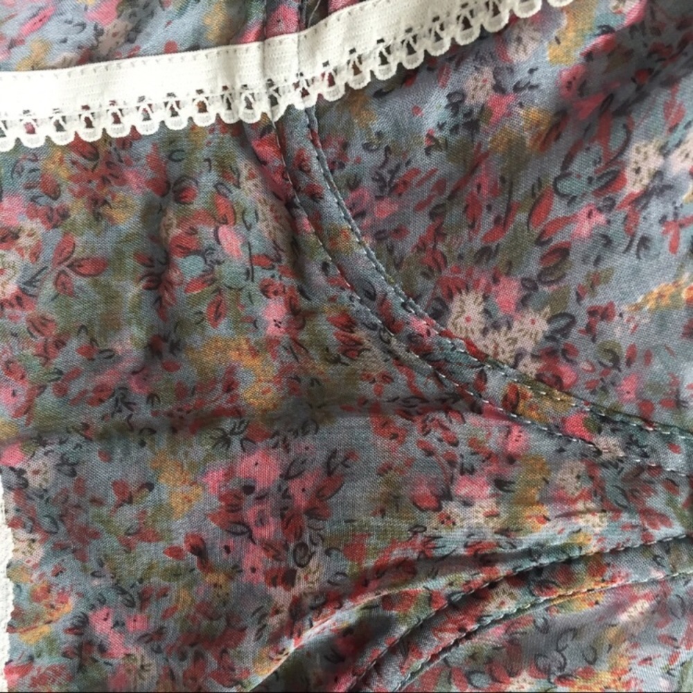 NWOT! UO Cropped Floral & Lace Bustier - Picture 5 of 7