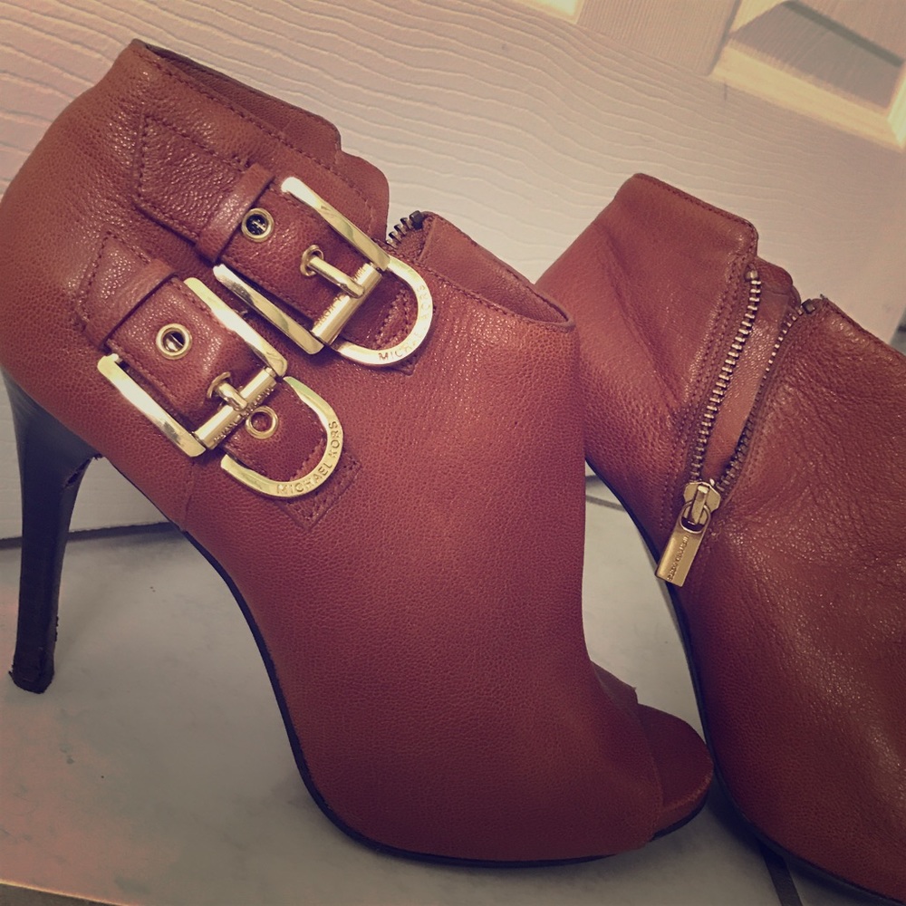 Michael Kors camel with gold high heels size 8