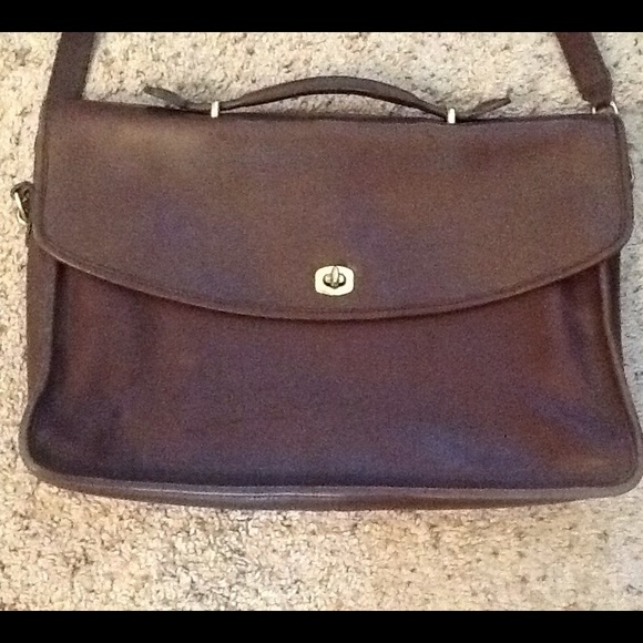 Coach Handbags - COACH LEXINGTON LEATHER MESSENGER CROSSBODY BAG