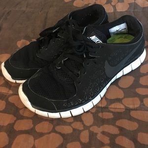 Black Nike Free Runs Sneakers