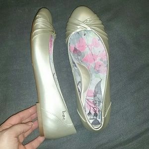 Metallic platinum ballet flats by b.o.c.
