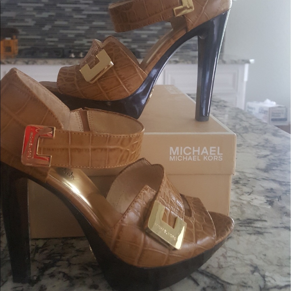 Dark Sand /Tan Python Michael Kors Size 7 - image 1