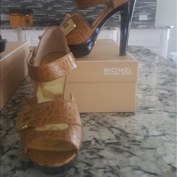 Dark Sand /Tan Python MICHAEL KORS size 7 - Picture 4 of 4