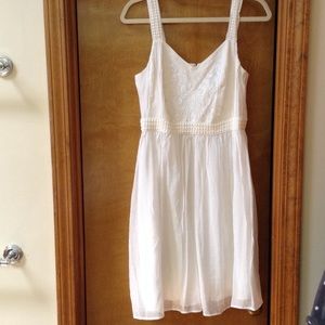 White Loft dress with lovely details, size 6 NWT