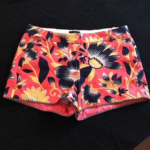 Bright floral shorts - Picture 1 of 3
