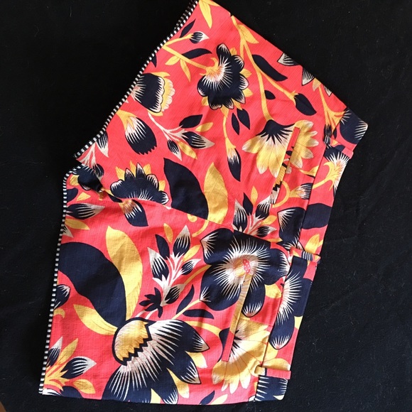 Bright floral shorts - Picture 2 of 3