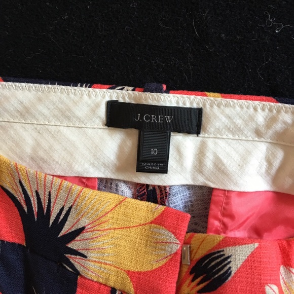 Bright floral shorts - Picture 3 of 3