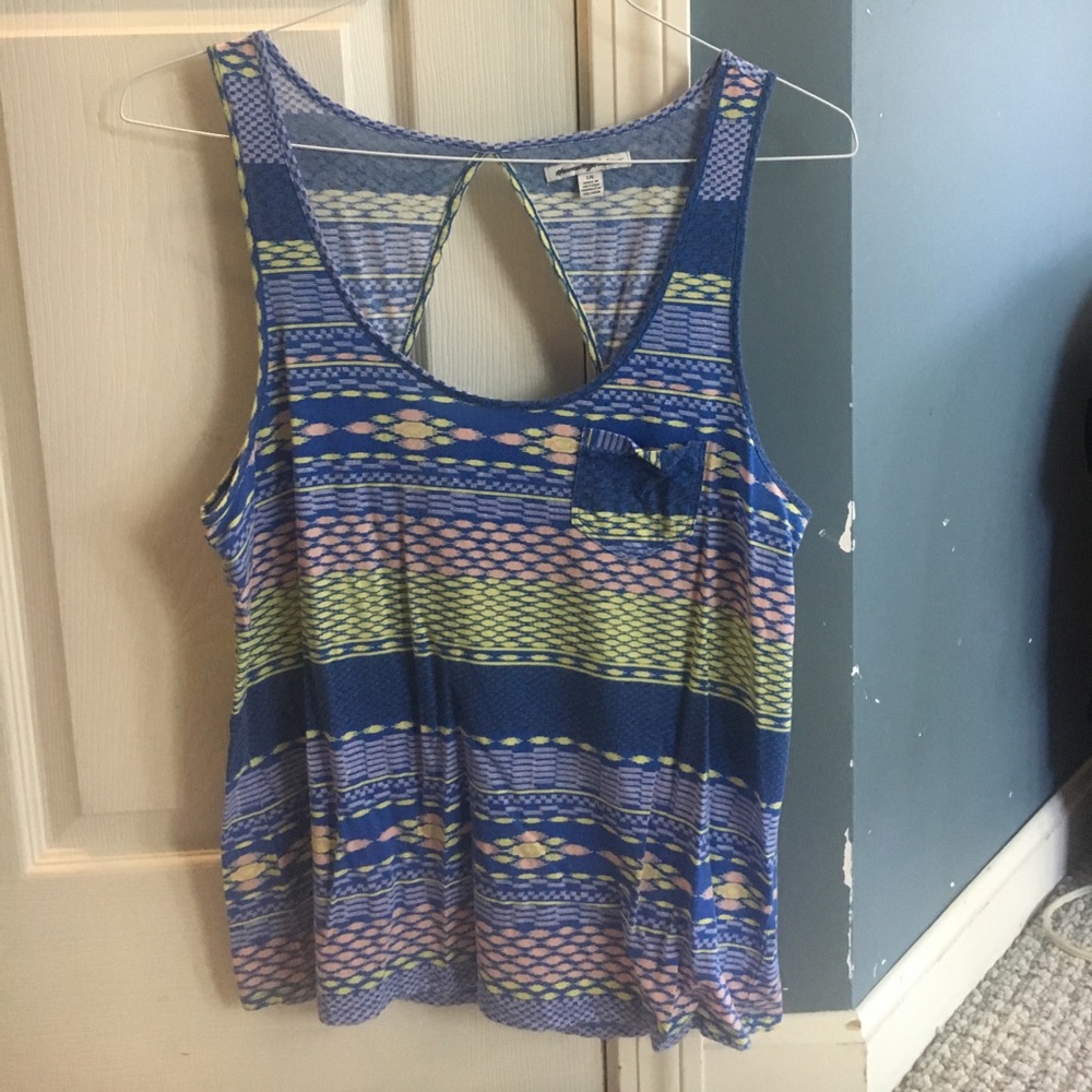sleeveless shirt