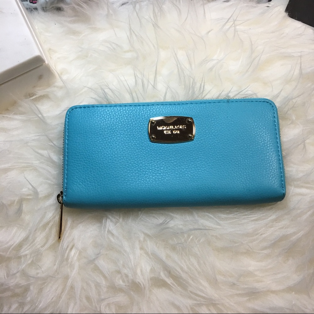 ✨✨sold✨✨Michael kors large wallet