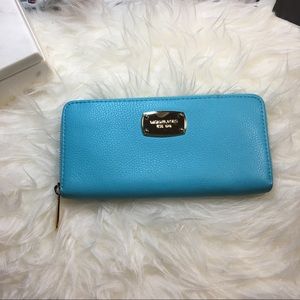 ✨✨sold✨✨Michael kors large wallet