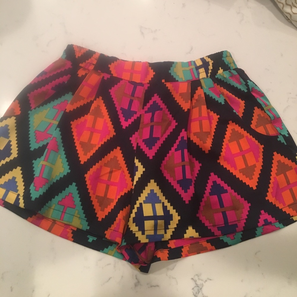 Cute print shorts with tag